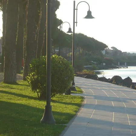 度假居 Relax In Piazzetta Casa E Per Vacanze 特雷维那诺罗马诺